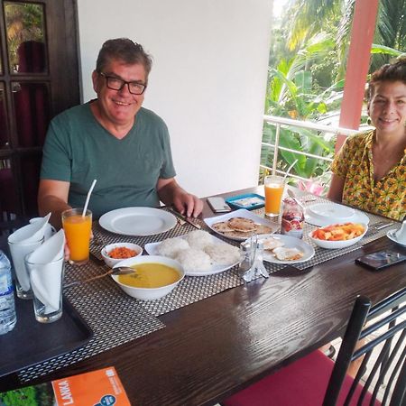 Myr-o Homestay Kombichankulama Eksteriør bilde
